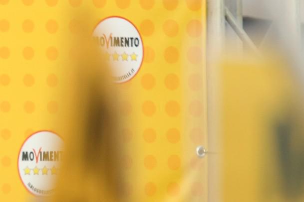 Ucraina, chat M5S contro Zelensky alla Camera: "Vuole guerra mondiale e noi applaudiamo"
