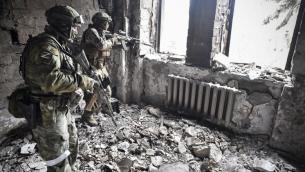 Ucraina, condannati a morte i due britannici che combattevano a Mariupol
