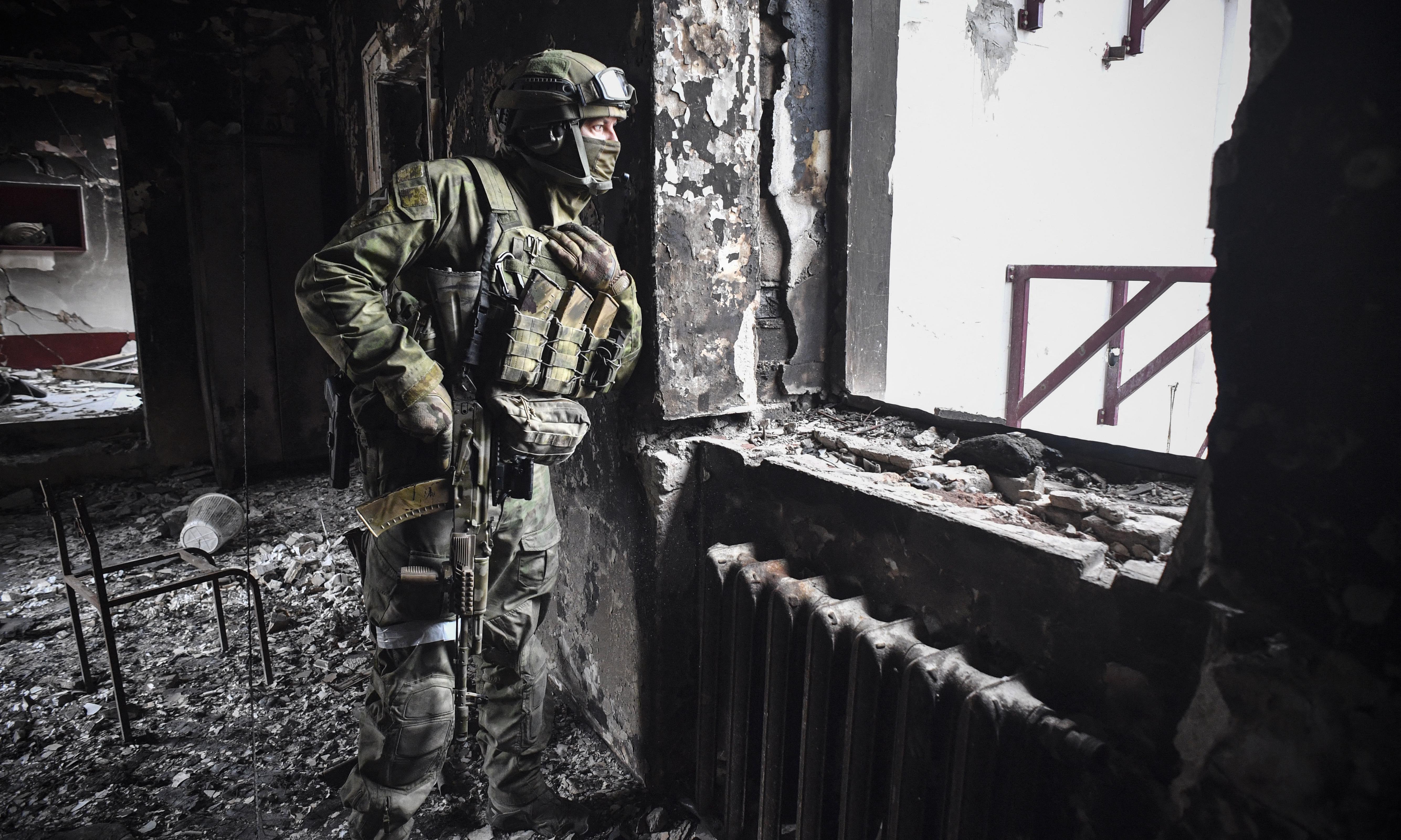 Ucraina, dalla Russia offerte di lavoro al fronte per scavare trincee