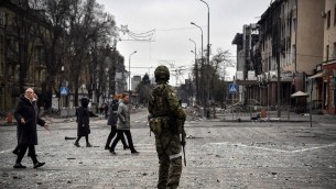 Ucraina, decreto di Putin: obbligo passaporto russo per chi vive nei territori occupati da Mosca