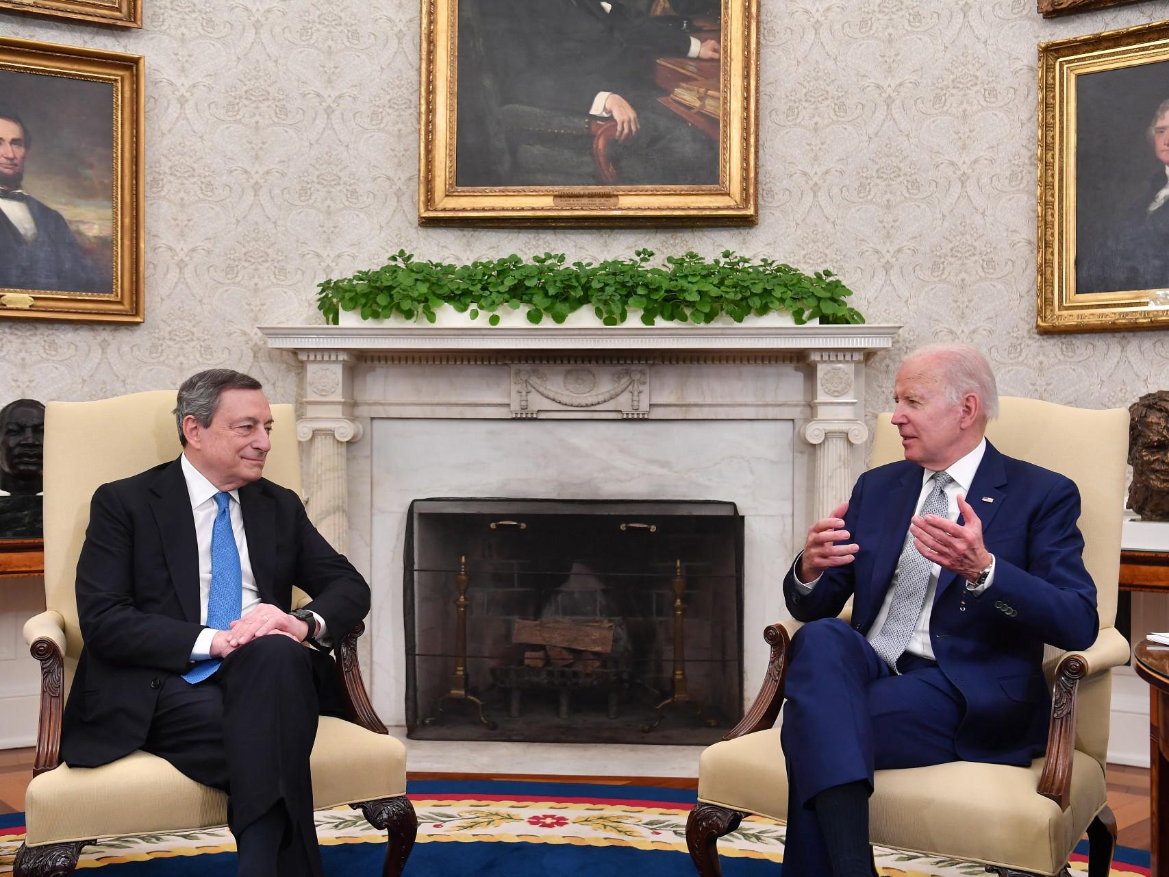 Ucraina, Draghi a Biden: "Italiani ed europei chiedono pace"