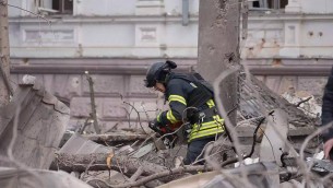 Ucraina, drone Russia su bus a Sumy: morti 9 civili