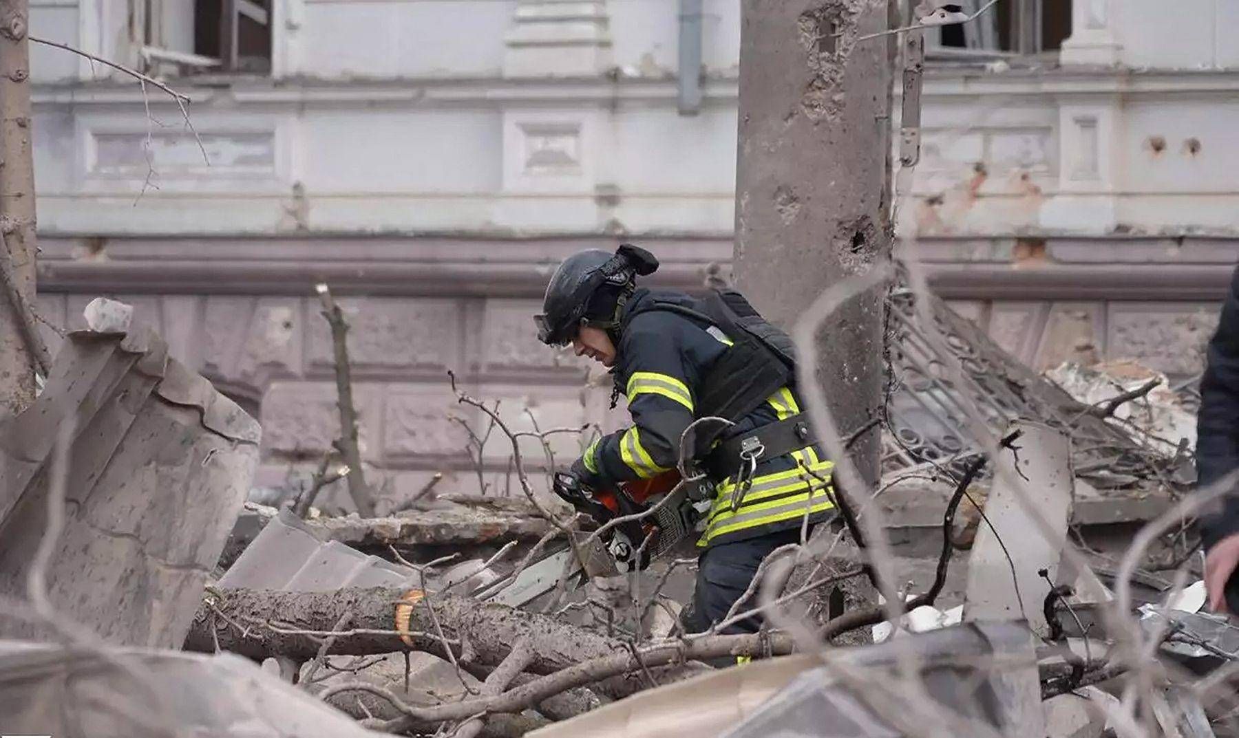 Ucraina, drone Russia su bus a Sumy: morti 9 civili