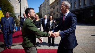 "Ucraina entrerà nella Nato", la promessa di Stoltenberg a Zelensky