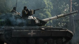 Ucraina, ex vicepremier russo Rogozin e capo Donetsk feriti in raid