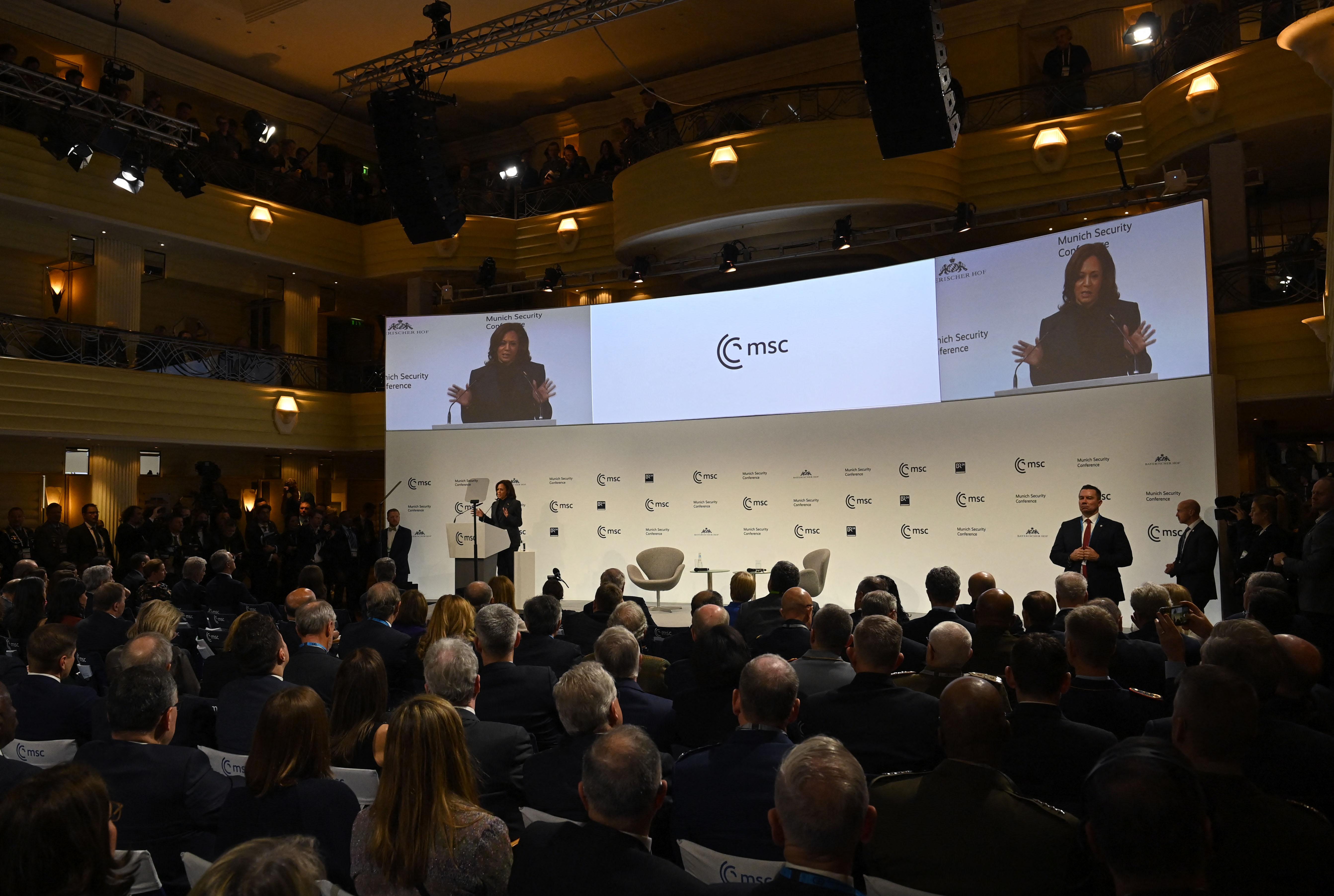 Ucraina, G7 conferma sostegno a Kiev: "Russia via da Zaporizhzhia"