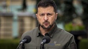 Ucraina, il piano di Zelensky: "F-16 per cambiare la guerra, nessun dialogo con Russia"