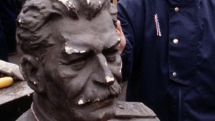 Ucraina, inaugurato busto Stalin a Volograd: "Nessun passo indietro come a Stalingrado"
