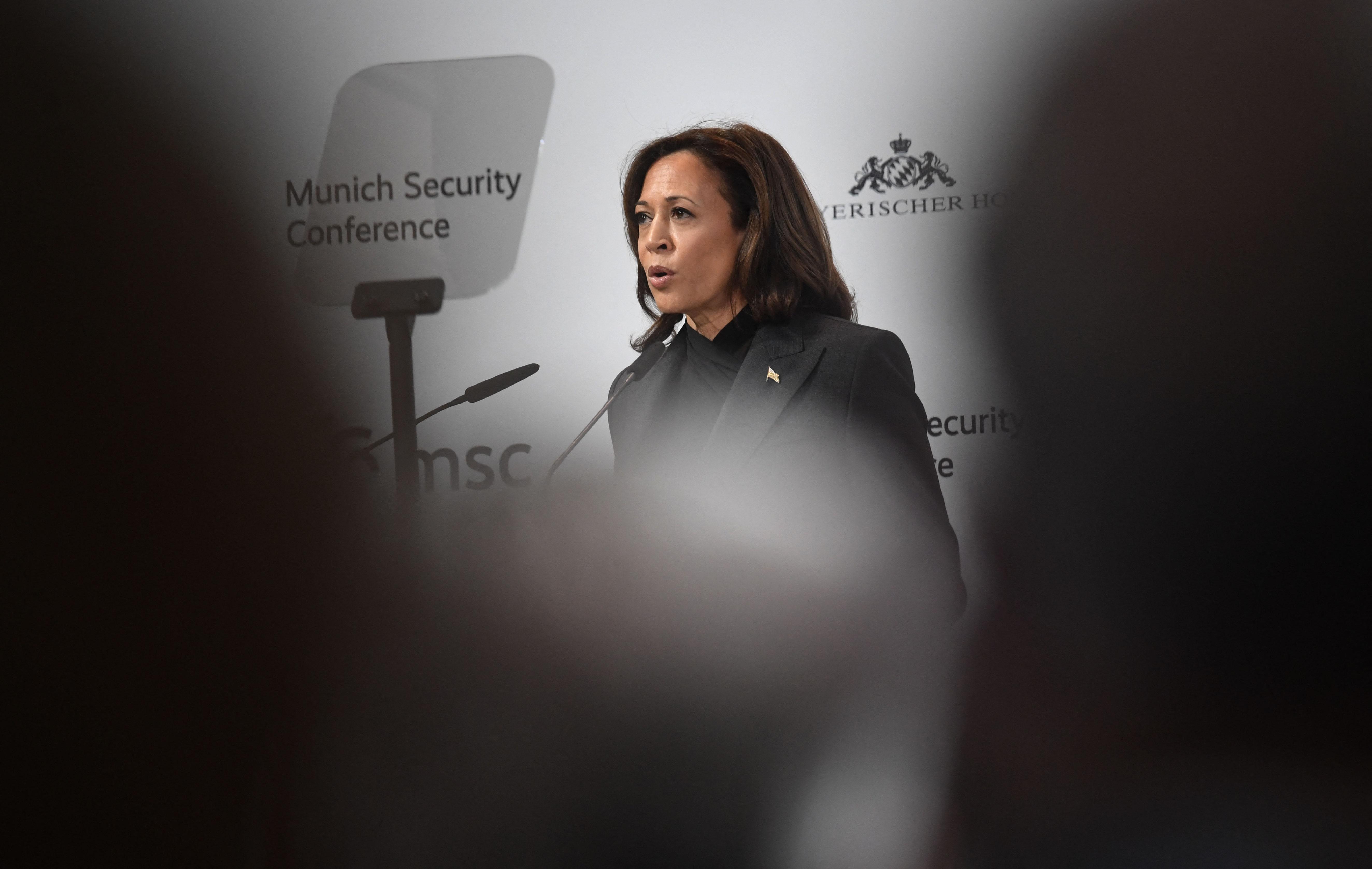 Ucraina, Kamala Harris: "Da Russia crimini contro l'umanità"