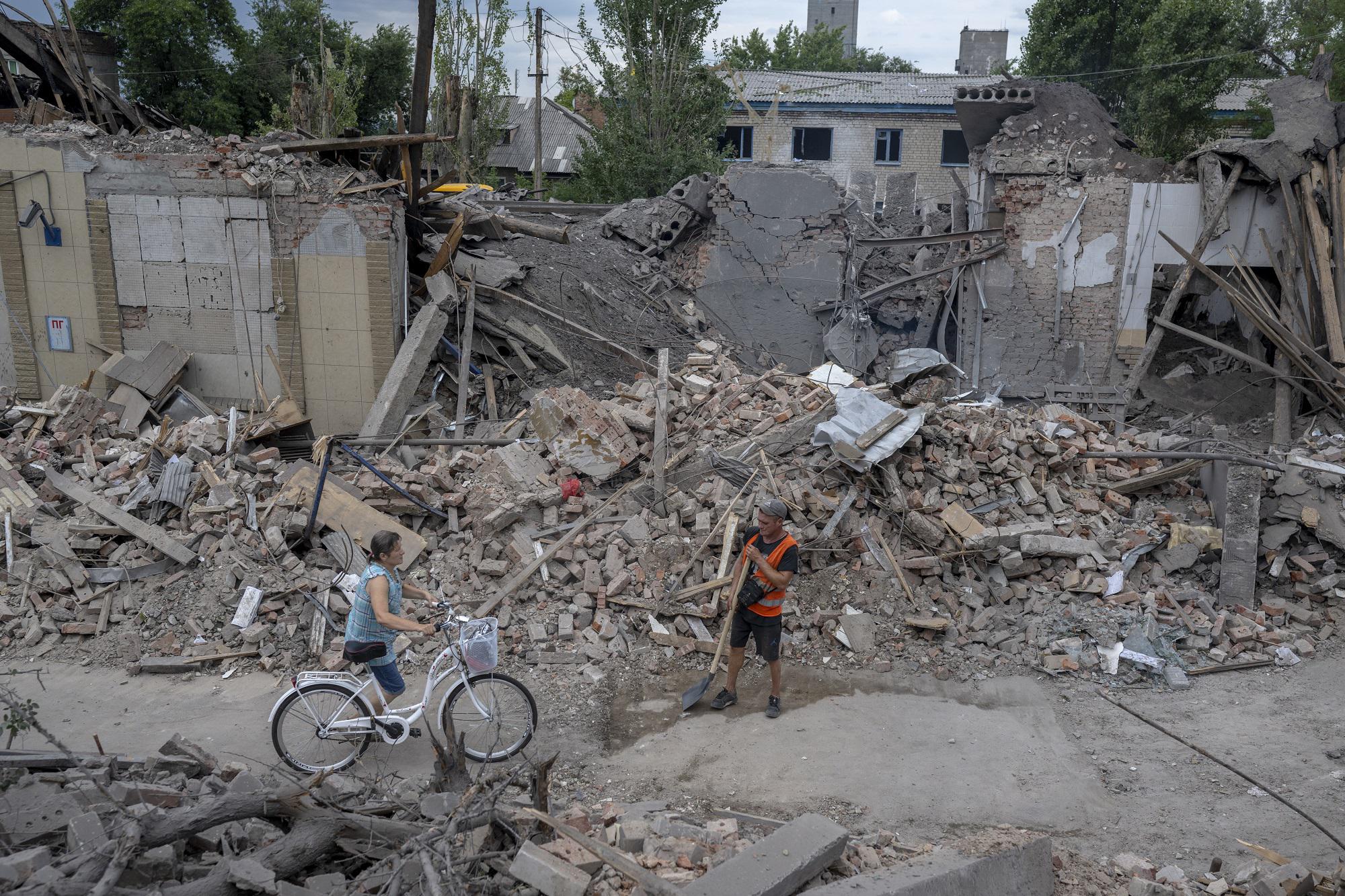 Ucraina, Kiev: pesanti raid russi su linea fronte Donetsk