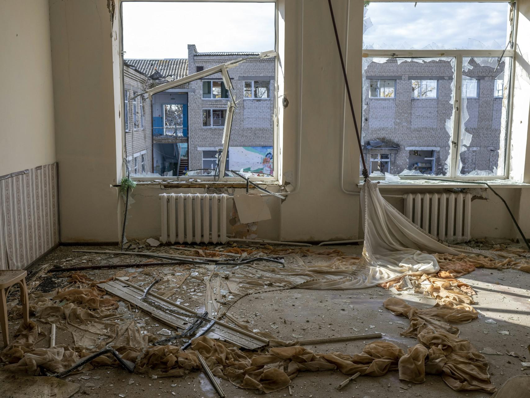 Ucraina, Kiev: "Russi saccheggiano e distruggono Kherson durante ritirata"