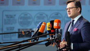 Ucraina, Kuleba: "Armi non bastano"