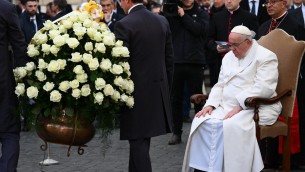 Ucraina, la commozione del Papa in piazza di Spagna: "Pace vinca sulla guerra"
