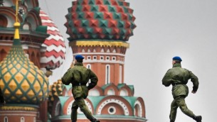 Ucraina, la mossa russa per aumentare l'esercito: "Arruolati per ripagare i debiti"