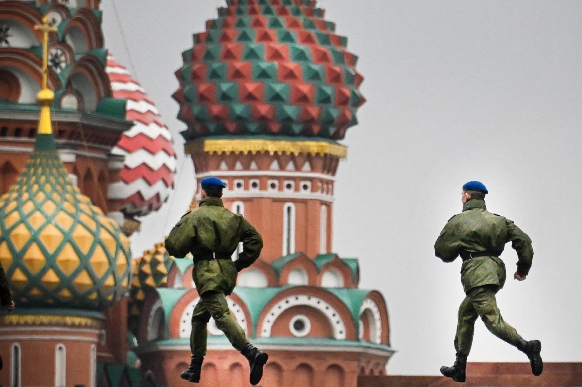 Ucraina, la mossa russa per aumentare l'esercito: "Arruolati per ripagare i debiti"