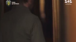 Ucraina, la stanza di Zelensky: "Ecco dove vivo" - Video