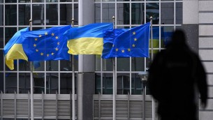 Ucraina, leader Ue con Zelensky: "Rapido aumento delle spese militari"