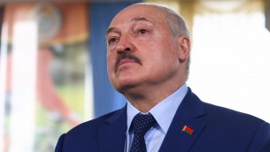 Ucraina, Lukashenko contro Zelensky: "È solo un bastardo"