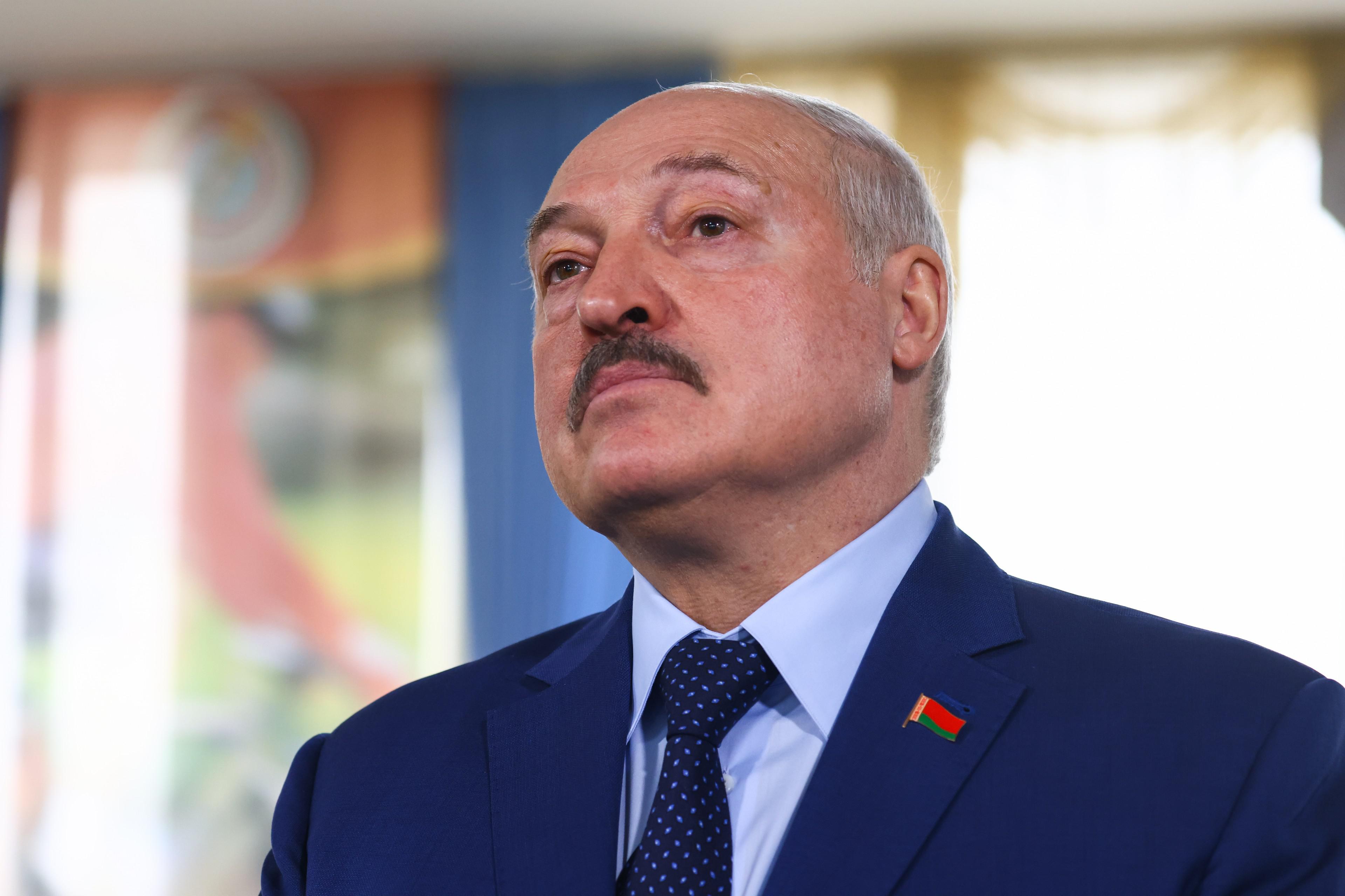 Ucraina, Lukashenko contro Zelensky: "È solo un bastardo"
