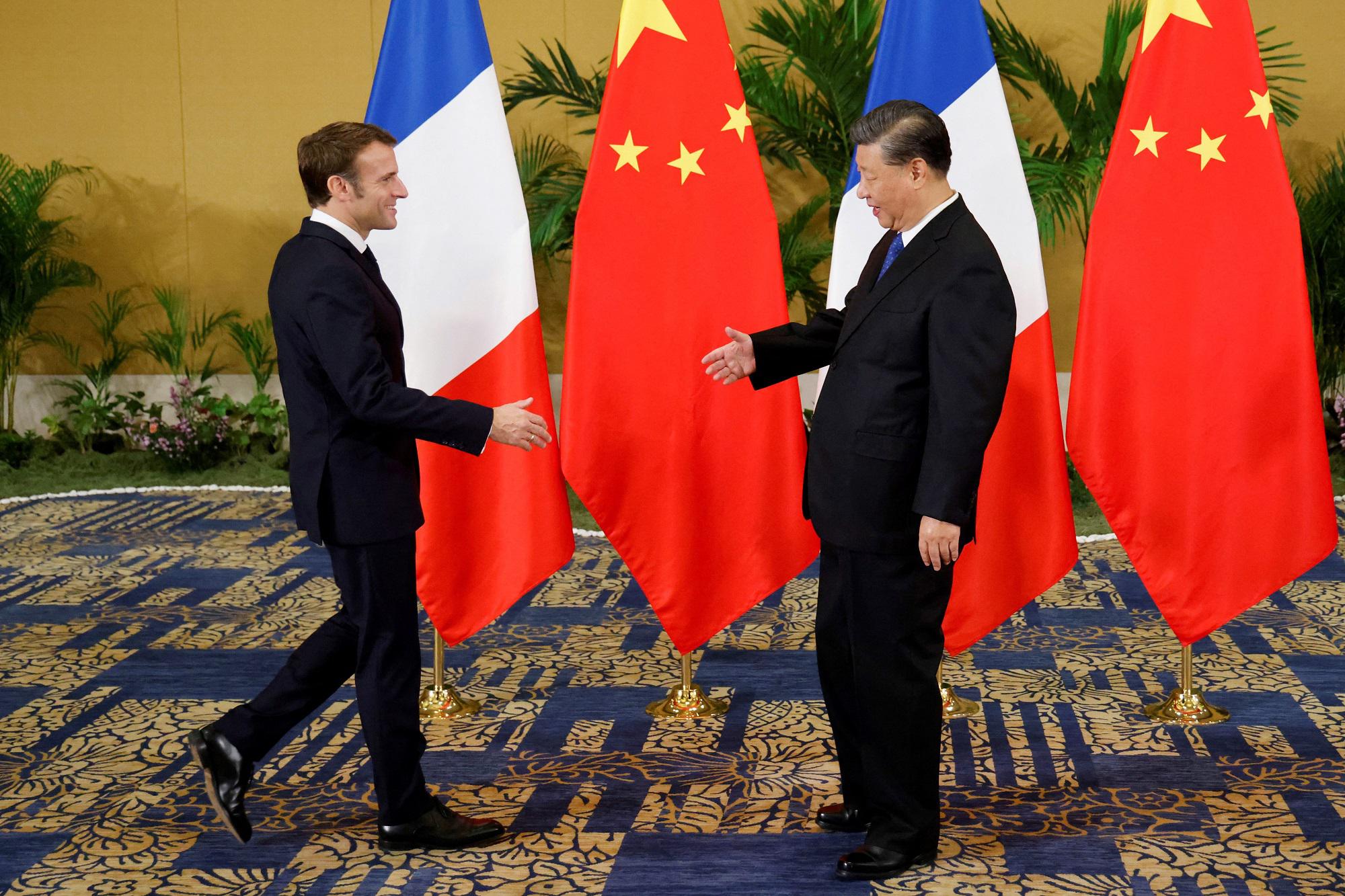 Ucraina, Macron a Xi: "Convinca Putin a tornare al tavolo del negoziato"
