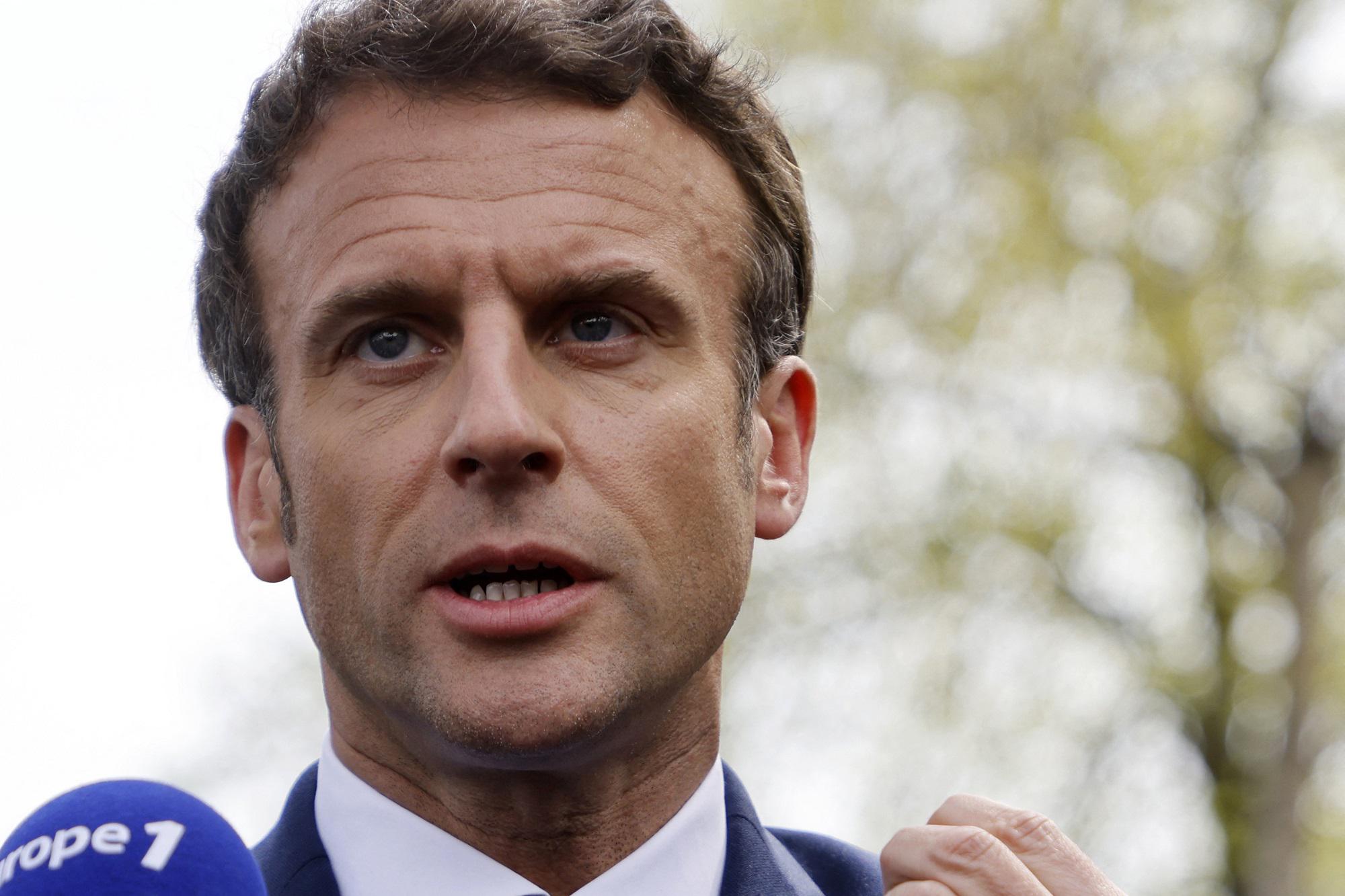 Ucraina, Macron: "Genocidio? Crimini di guerra, attenti alle parole"