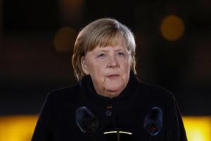 Ucraina, Merkel avverte: "Putin su armi nucleari va preso sul serio"