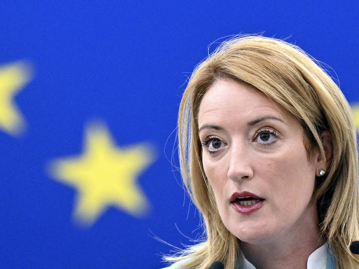 Ucraina, Metsola: "Kiev ha bisogno di armi pesanti e carri armati"