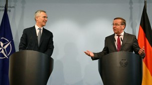 Ucraina, Nato: "Russia prepara nuova offensiva, dare armi pesanti a Kiev"