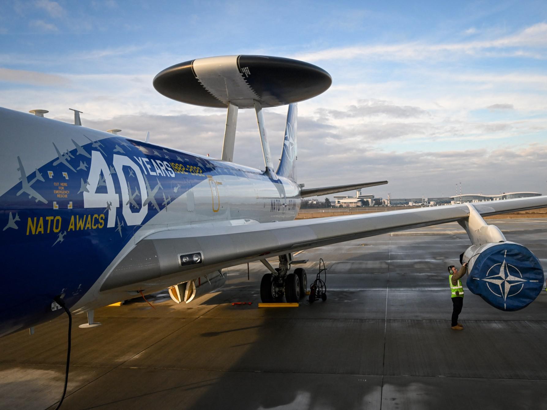 Ucraina, Nato trasferisce aerei Awacs in Romania