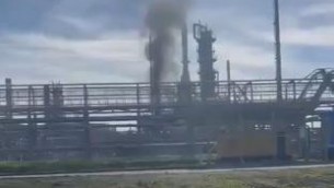 Ucraina, nuovo incendio in raffineria russa - Video