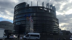 Ucraina, ok Europarlamento a 18 mld prestiti
