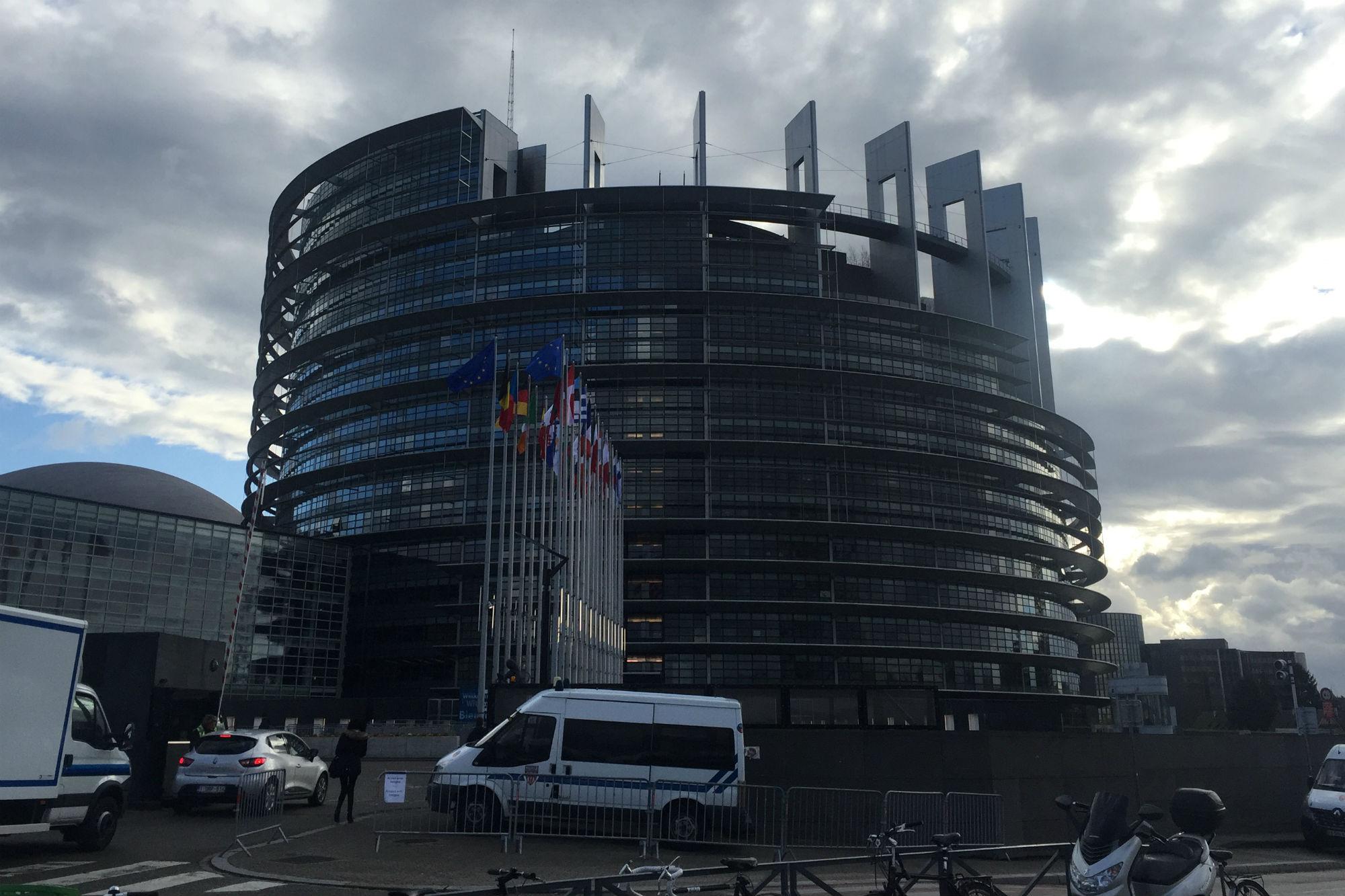 Ucraina, ok Europarlamento a 18 mld prestiti
