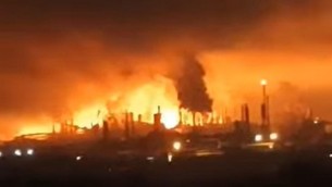 Ucraina, pioggia di droni sulla Russia: in fiamme raffineria di Nizhny Novgorod