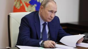 Ucraina, Putin: "Armi Usa? Le schiacciamo come noci"