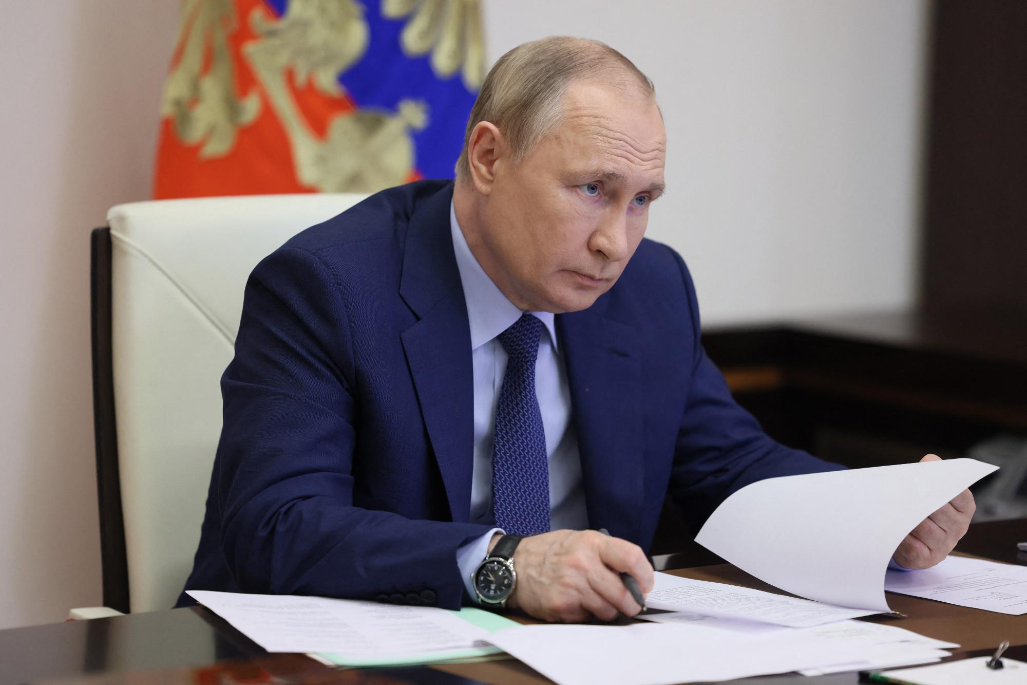 Ucraina, Putin: "Armi Usa? Le schiacciamo come noci"