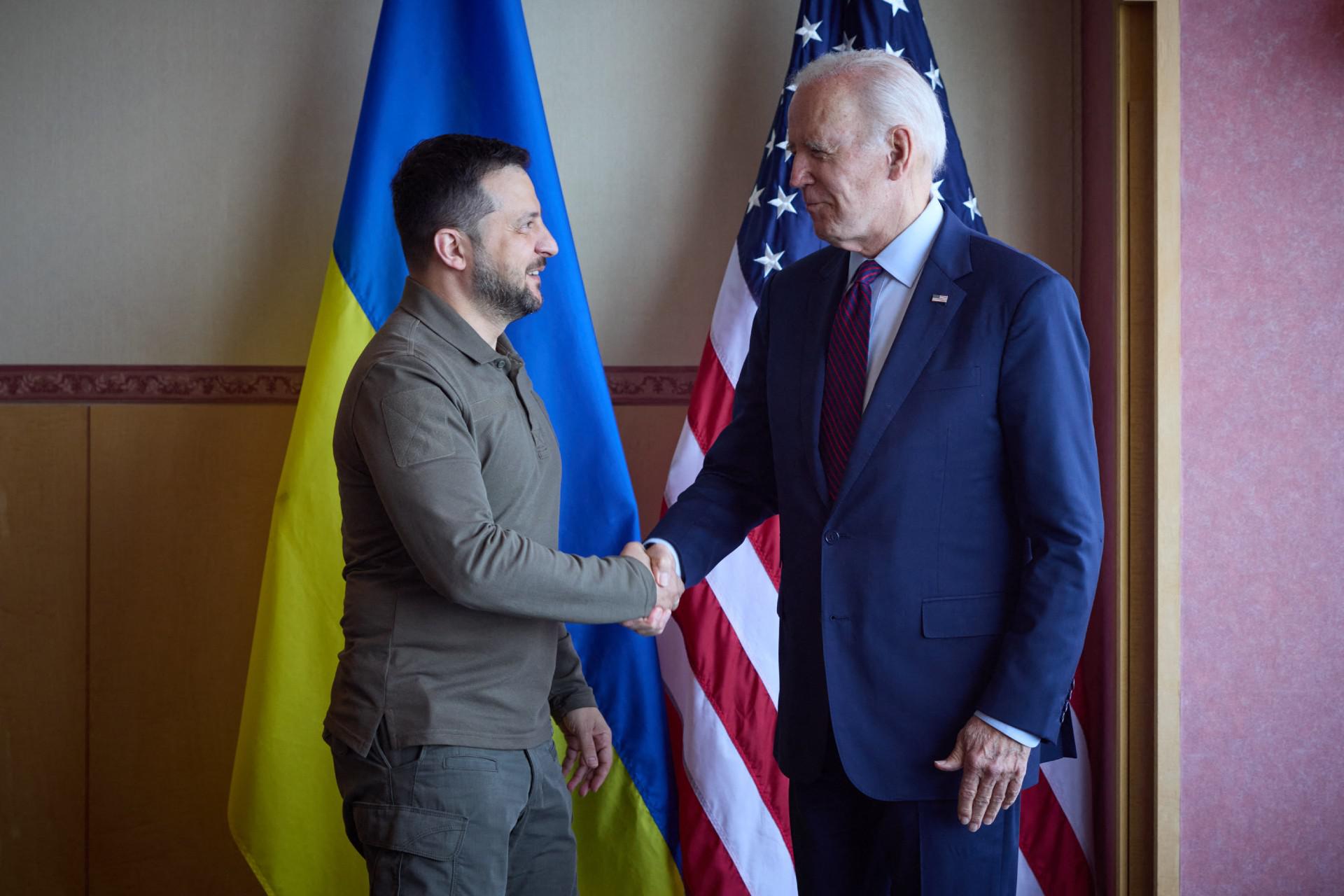 Ucraina-Russia, Biden invita Zelensky alla Casa Bianca