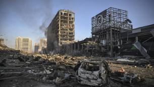 Ucraina-Russia: bombe su centro commerciale Kiev, colpi da navi su Odessa