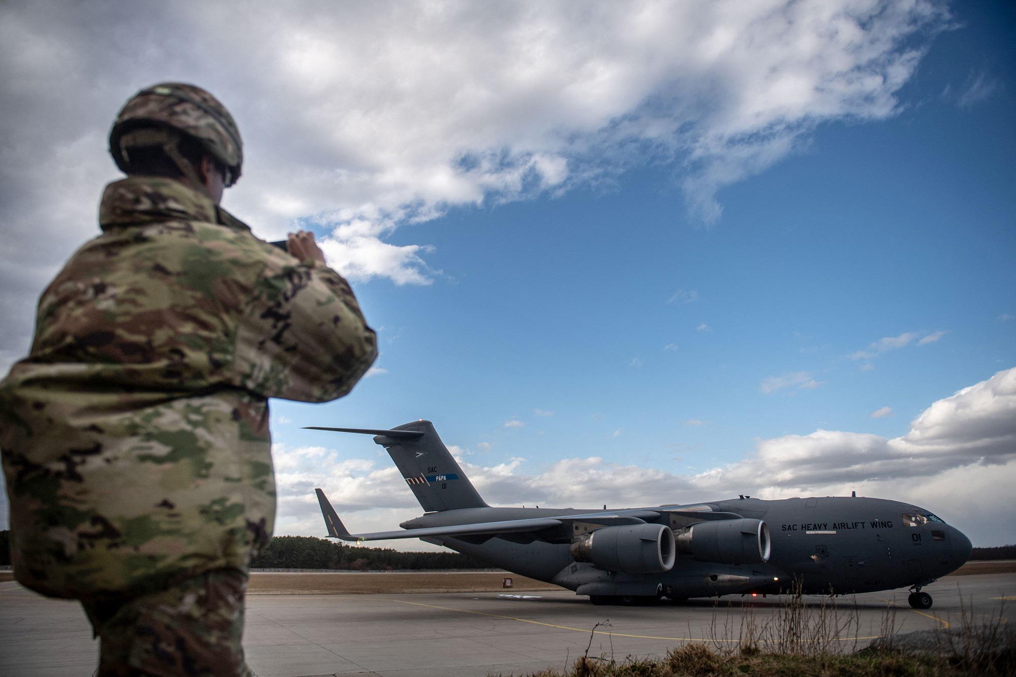 Ucraina-Russia, fonti Pentagono: "Esclusa No Fly Zone, si valuta trasferimento Mig"