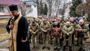 Ucraina-Russia, il fotoreporter sul fronte: "Qui racconto tragedia umana, resistenza ucraini commovente"