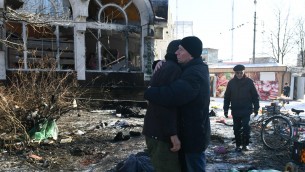 Ucraina, Russia: "Kiev colpisce supermercato Donetsk con lanciarazzi Himars"