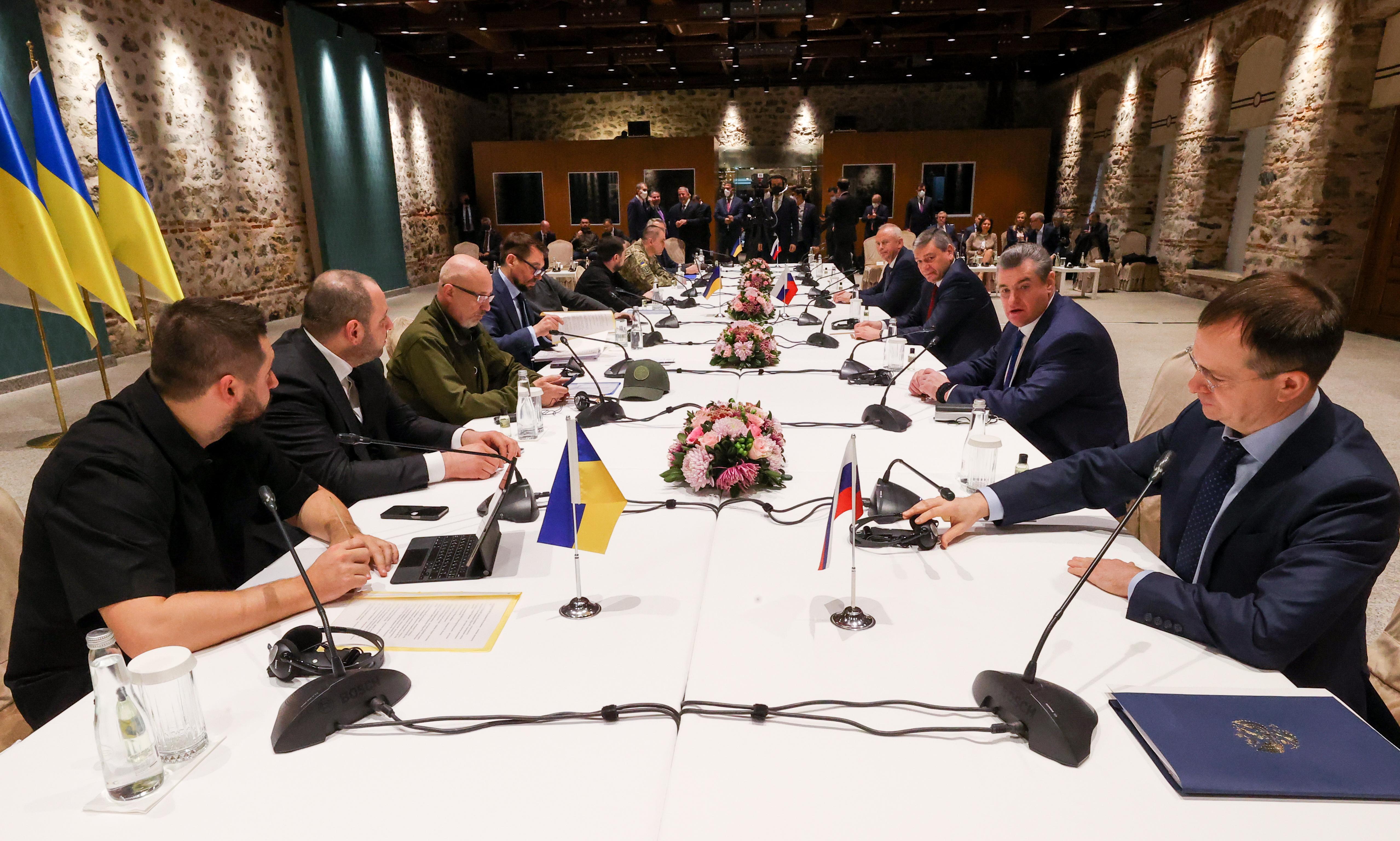 Ucraina-Russia negoziati, Kiev: "Se sistema garanzie funziona ok a neutralità"