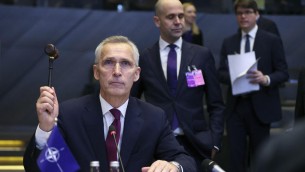 Ucraina, Russia preme: i due scenari per la Nato
