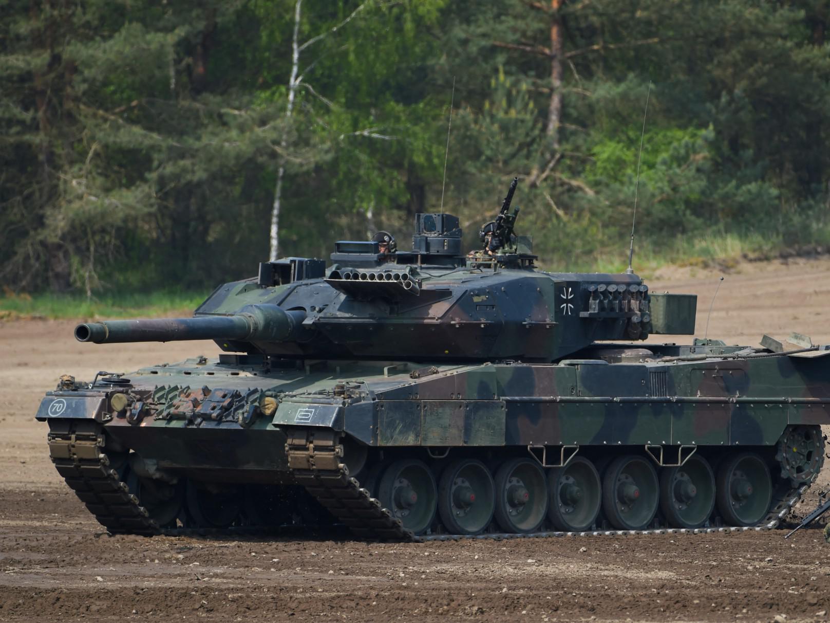 Ucraina, Russia: "Ricompense per chi cattura o distrugge tank Leopard e Abrams"