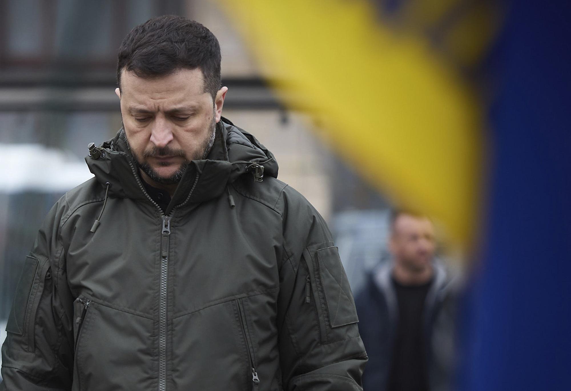 Ucraina-Russia, Zelensky ammette: "Non abbiamo la forza per riprenderci i territori"
