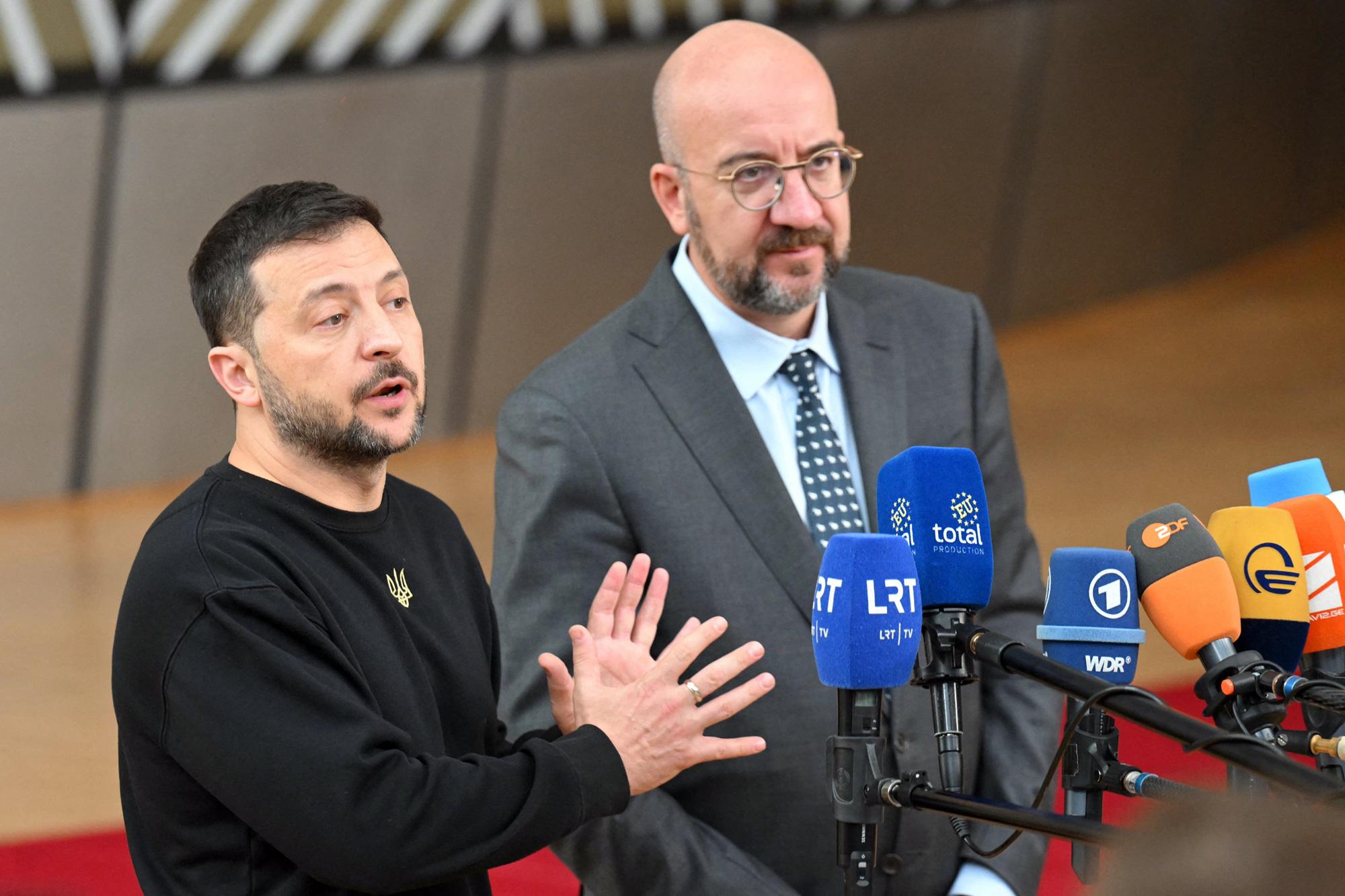 Ucraina-Russia, Zelensky oggi a Bruxelles: "Nostro piano è rafforzarci"
