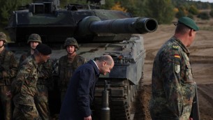 Ucraina, Scholz: "Parlerò con Putin, tocca a lui mettere fine a guerra"