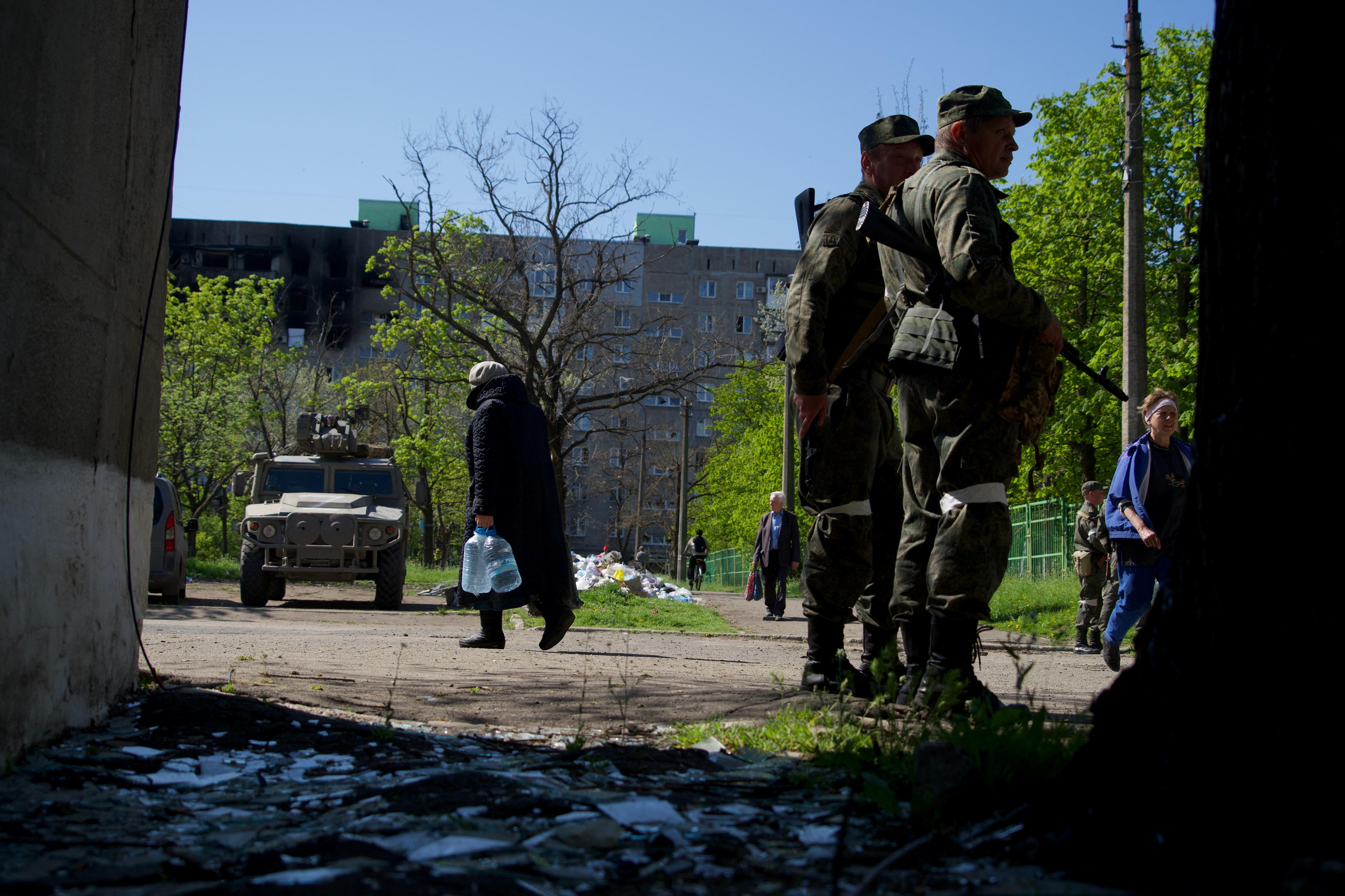 Ucraina, spari su bus evacuazione civili: "massicci attacchi" nel Luhansk