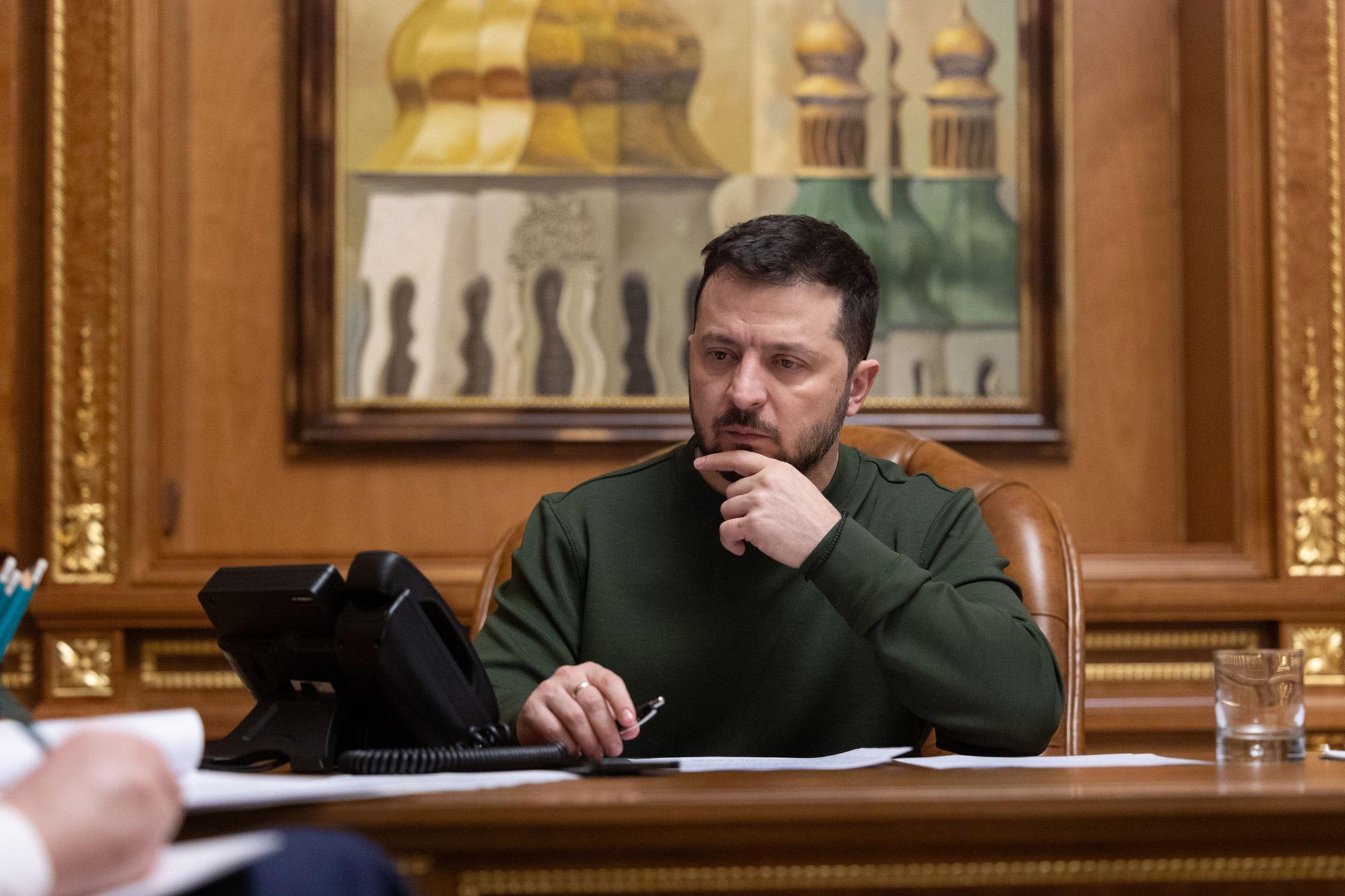 Ucraina, sventato piano per omicidio Zelensky: "Mosca voleva rapirlo e ucciderlo"