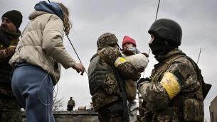 Ucraina, Svitlana Bohatyrchuk (CdE): "Non si sa quanti civili morti, tanti seppelliti nei cortili"