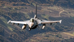 Ucraina, Usa su invio F16: "Servono per respingere Russia"